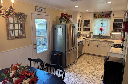 League City House | The "Kozy Cottage" in historic League City.