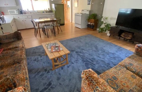 Ennis House | The Lakeview Cottage