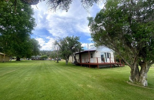 Ennis House | The Lakeview Cottage