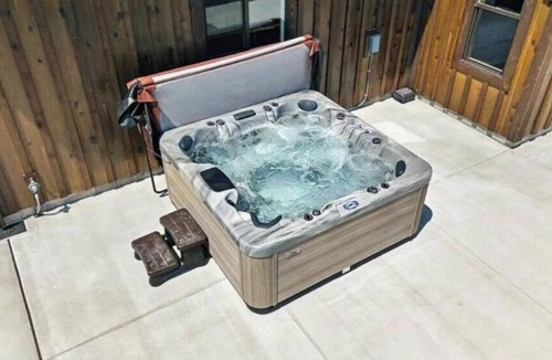 Fish Haven House | The Last Frontier - Hot Tub. Basketball Court . Teepee. 20 Acres with Lake Views