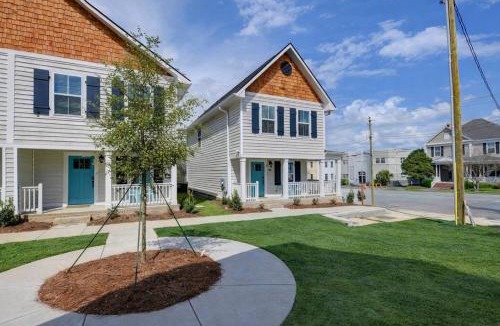Columbia House | The Laurens Cottage - DT COLA