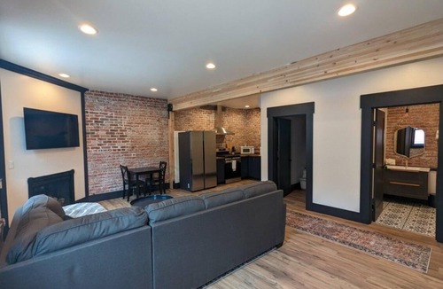 Wallace Apartment | The Linden Lofts at Albertini’s- Downtown Luxury Lofts # 2