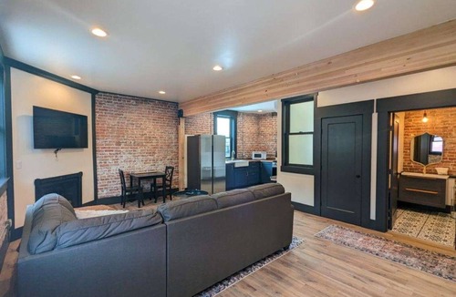 Wallace Apartment | The Linden Lofts at Albertini’s- Downtown Luxury Loft #4