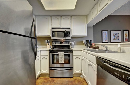 Downtown Austin Apartment | The Littlefields by Lodgewell | Downtown Loft | C6
