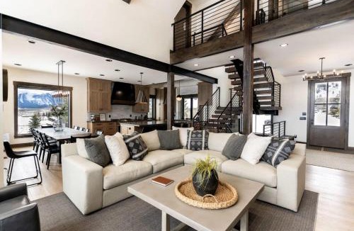 Island Park House | The Lodge at Cutthroat Landing