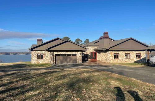 Dennis House | The Lodge at Stony Point