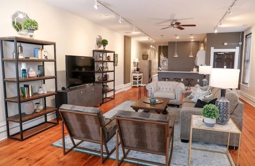 Bellefontaine Apartment | The Loft Above | Lux Downtown 2BR | Parking | W/D!