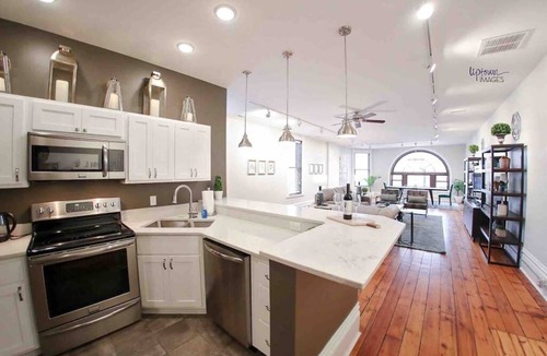 Bellefontaine Apartment | The Loft Above | Lux Downtown 2BR | Parking | W/D!