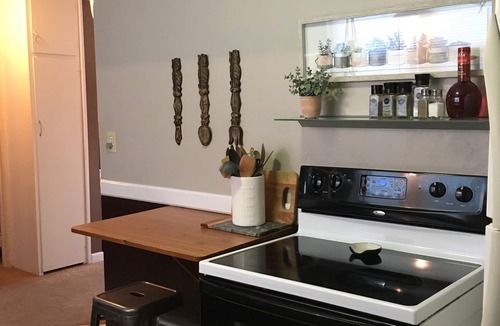 Burley Apartment | “𝚃𝚑𝚎 𝙻𝚘𝚏𝚝“ in Burley. Quiet and Reliable Wifi. Suite #3
