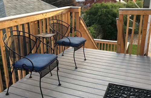 Burley Apartment | “𝚃𝚑𝚎 𝙻𝚘𝚏𝚝“ in Burley. Quiet and Reliable Wifi. Suite #3
