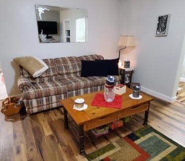 Tracy House | THE LOST GEM. A Little Bit Country