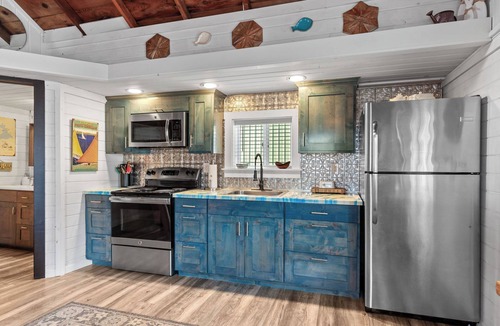 Bayview Boat Rental | The Love Shack Float House