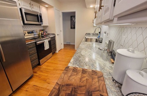 Windsor Heights House | The Love Shack: Spacious Family Getaway, 5 bed/3 bath, 10 Minutes from Downtown