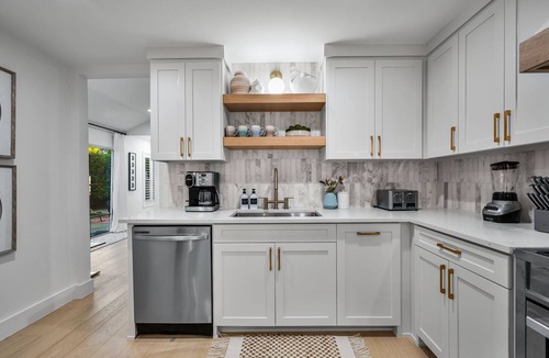 Dallas House | The Lyndzee-Luxury Downtown Haven, Pool, Sleeps 16