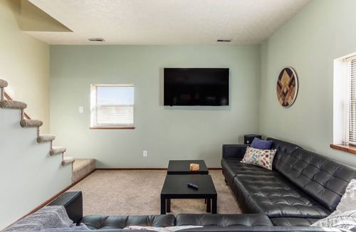 Lewis Center House | ★The Mad Cat Inn★Private Guest House★ FirePit★HotTub★
