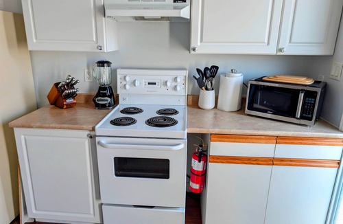 Alert Bay Apartment | The Maple Executive Suite | 2-Bedroom Serviced Apartment