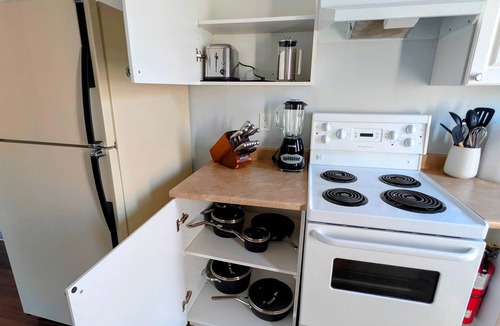 Alert Bay Apartment | The Maple Executive Suite | 2-Bedroom Serviced Apartment