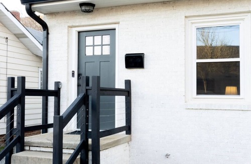 High Point House | The Marilyn: Fun Femme Walkable