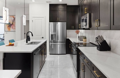 Florida Center House | The Marvelous | Brand NEW home w toy theme RM, pool, grand LR/DR, near Universal