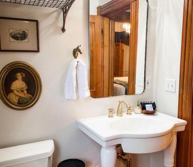 Historic Railroad District House | The Matriarch Suites- Downtown Ashland, OR
