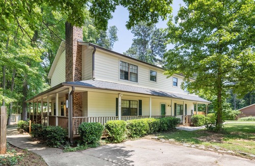 Matthews House | The Matthews Stay | Renovated Home | Pet-Friendly