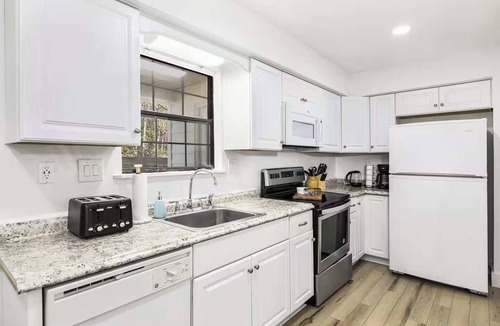 Matthews House | The Matthews Stay | Renovated Home | Pet-Friendly