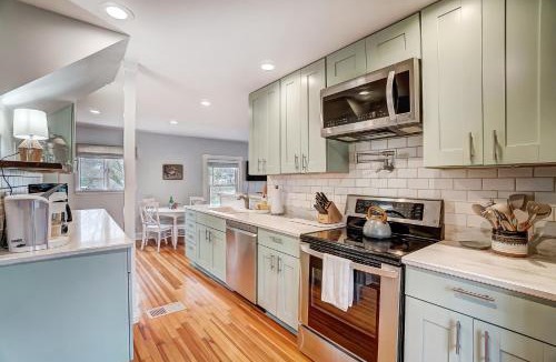 Bowling Green House | The Meeker House (Charming 3/4 Bedroom Home)