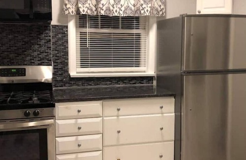 Downtown Toledo House | The Mini-Mansion at bookmymansion1.com