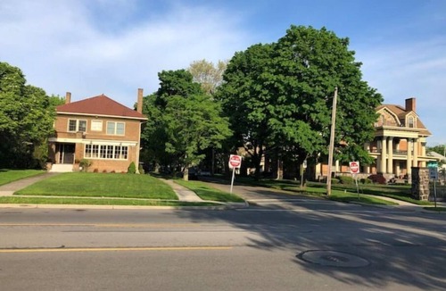 Downtown Toledo House | The Mini-Mansion at bookmymansion1.com
