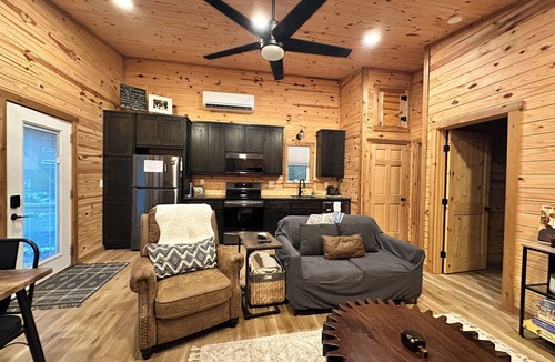 San Marcos Cabin | THE MOCKINGBIRD: Cozy & Modern Guest Cabin, between San Marcos & Wimberley!