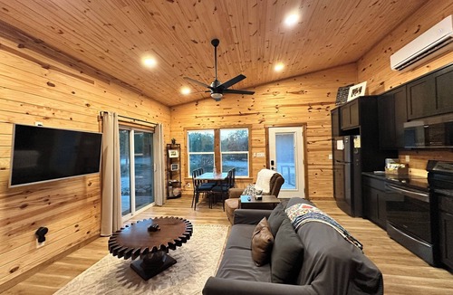 San Marcos Cabin | THE MOCKINGBIRD: Cozy & Modern Guest Cabin, between San Marcos & Wimberley!