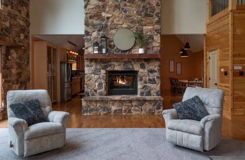 Elliottsburg House | The Mountain Lodge | 8 Bed, 3.5 Bath