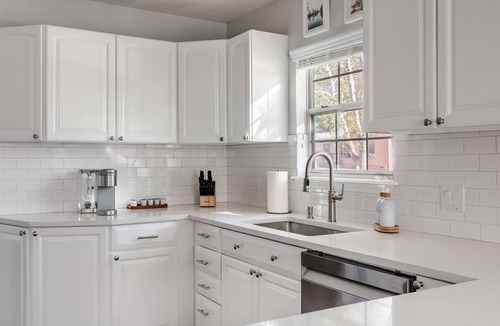Highland Park West House | The Oak Haven - 3BR with Pool, Billiards & Arcade