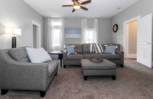 Oxford Apartment | The Oxford Guest House - 1860's Remodeled 3b/2b Suite - Downtown Oxford