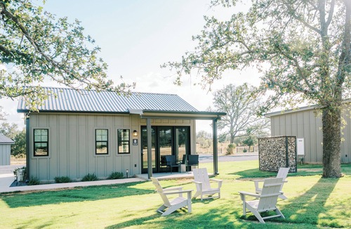 Stonewall Cabin | The Pearl/Casita #8 - Private Porch, Luxury, Country Feels, Walk to Wineries