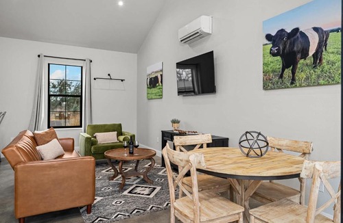 Stonewall House | The Pearl Casita at Featherstone Winery