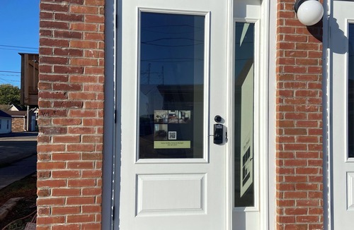 Sabula Apartment | The Pearl, Full Loft Apartment across from city Mississippi dock