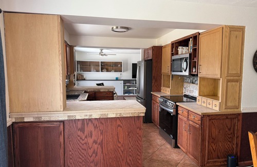 Southgate Triangle House | The Pelikan Retreat, Unique & Spacious Home, Large Yard
