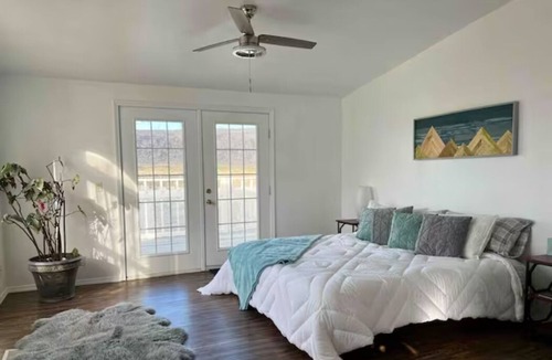 Twin Falls County House | The Perch Riverfront on 40 acres