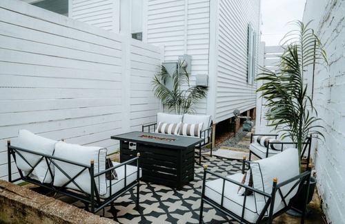 Galveston Apartment | THE PINK ROOM @emilysontheisland