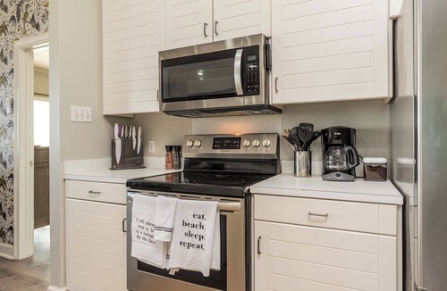 Audubon Place House | The Pour House - Gulf Beachfront, 4 Bedroom, 2 Bath, Dog Friendly, Sleeps 8