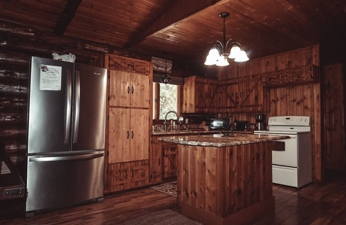 New Philadelphia Cabin | The Premier Destination in New Philadelphia - Deerwood Cabin - 5 Bedrooms