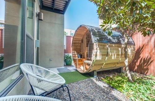 Old East Dallas House | The Q Dallas - Rooftop Sauna Gym Vacation Home Downtown