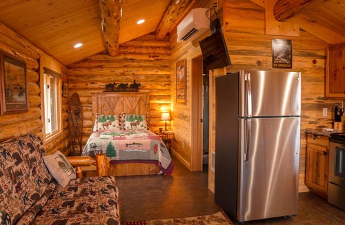 Salmon Cabin | The Ranch House Cabin at J&J Cabins