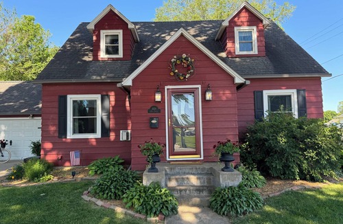 Grundy Center House | The Red Cottage is 2 blocks from Grundy Center's Historical Downtown. nn