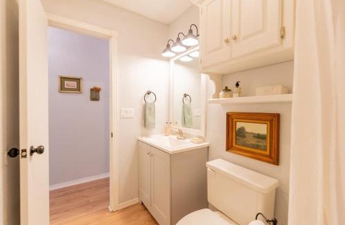 Stillwater Villa | The Retreat a cozy villa with views near campus, gourmet kitchen