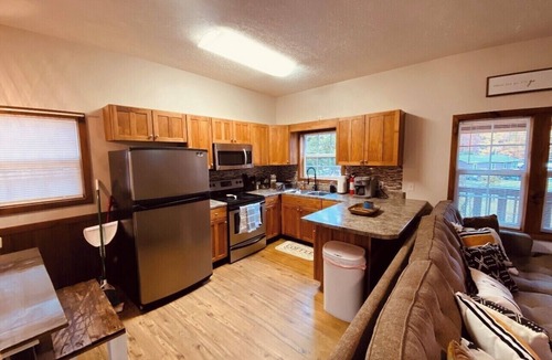 Pipestem Cabin | The Retreat at Rockridge (HotTub)