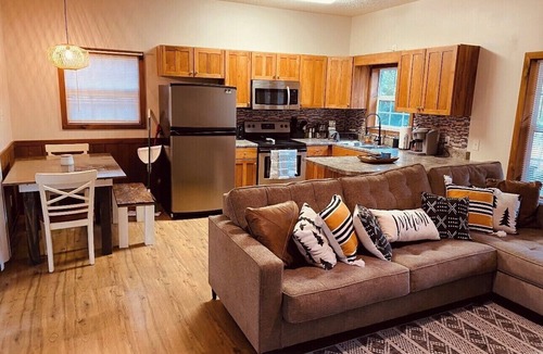 Pipestem Cabin | The Retreat at Rockridge (HotTub)