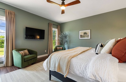 Chaplin Bed & Breakfast | The Ridgemont Reserve-Lux Retreat-100"TV-Pool Table-Hot Tub-Sauna-Games