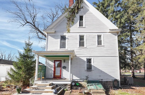 Mount Vernon House | The Riley HousenCharming and close to downtown, MVNU, and Kenyon College.